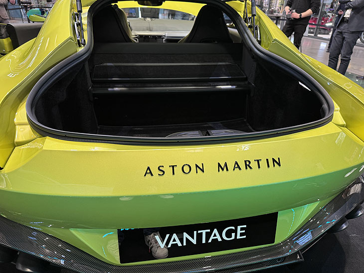 Kofferraum des neuen Aston Martin Vantage - zuz sehen am 09.+10.03.2024 in der Motorworld München (©Foto:Martin Schmitz)